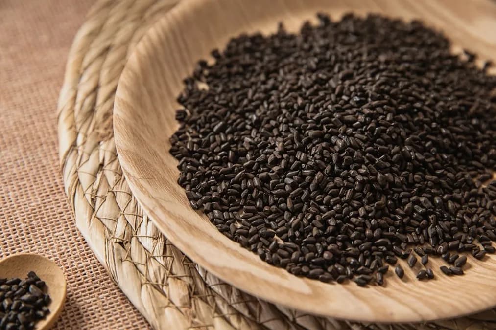 Huile de nigelle : propriétés scientifiquement prouvées et utilisation