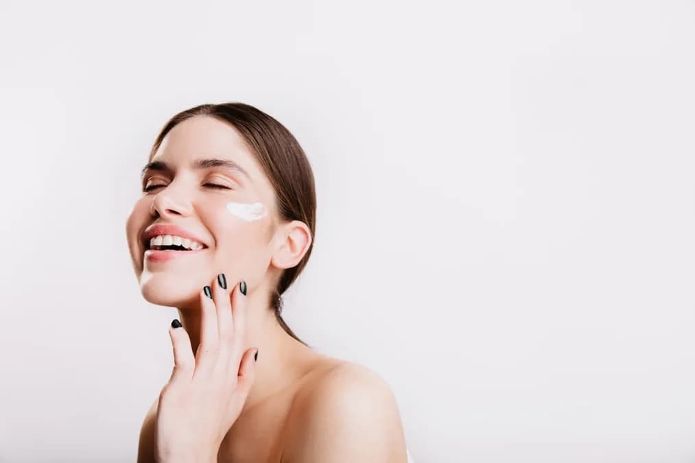 Huile d'amande douce : le soin naturel incontournable pour visage et corps en 2024
