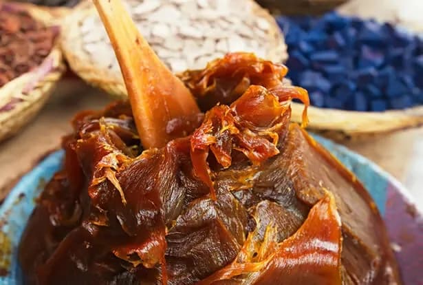Savon noir marocain : comment l'utiliser pour une exfoliation naturelle et efficace
