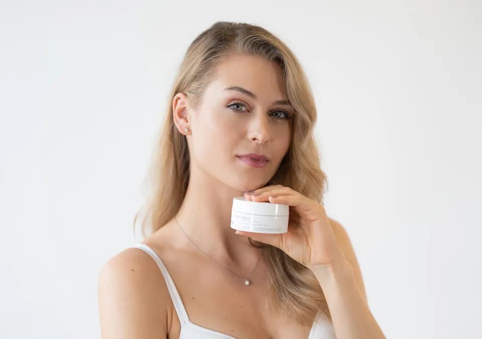 Peau déshydratée vs peau sèche : comment choisir ses soins naturels adaptés