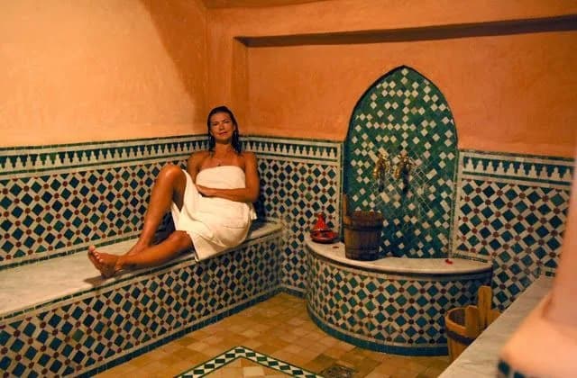 Protocole hammam pour peau grasse : exfolier, purifier et rééquilibrer