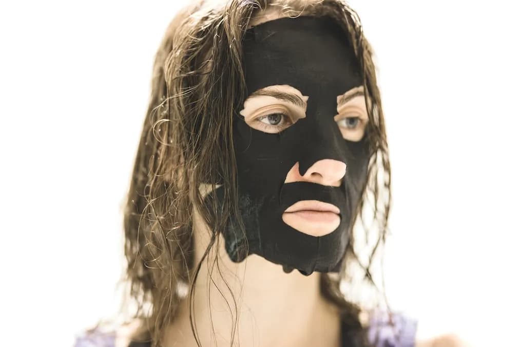 Cheveux colorés ou décolorés : nos secrets naturels pour les réparer en profondeur
